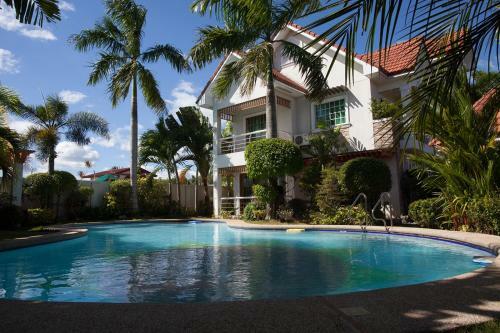 Bed & Breakfast Sir Nico Guesthouse And Resort
