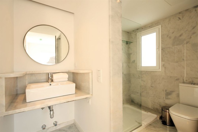 Apartamentos Marina Bayview - S�lo Adultos