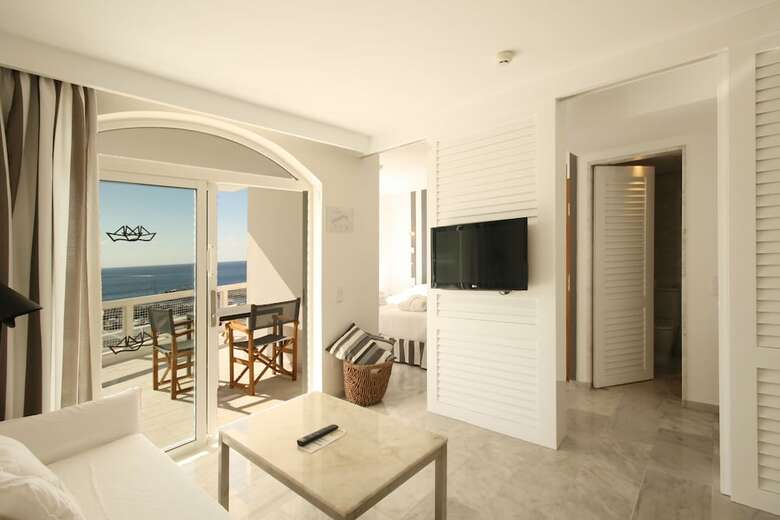 Apartamentos Marina Bayview - S�lo Adultos