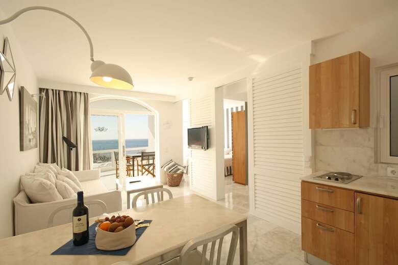 Apartamentos Marina Bayview - S�lo Adultos