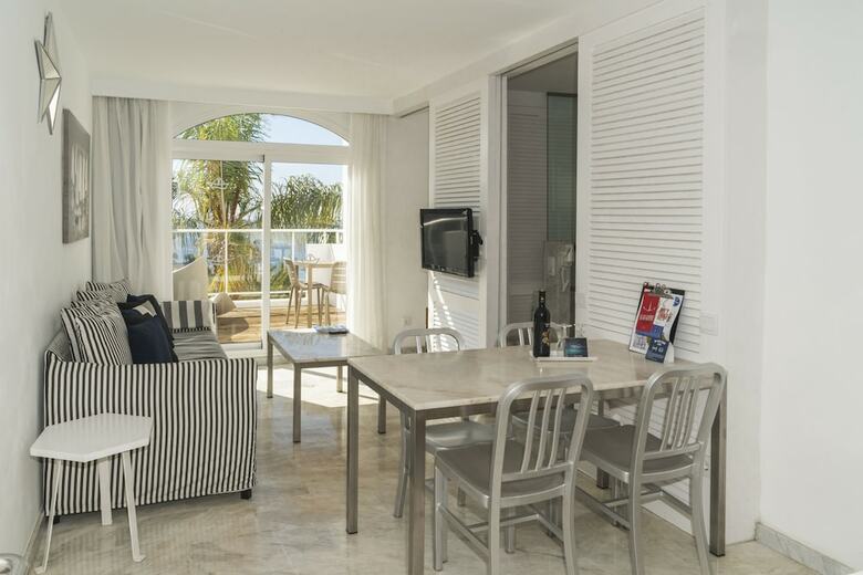 Apartamentos Marina Bayview - S�lo Adultos