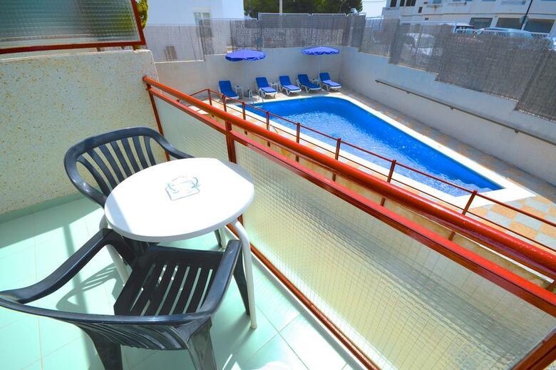 Molins Park Hostal