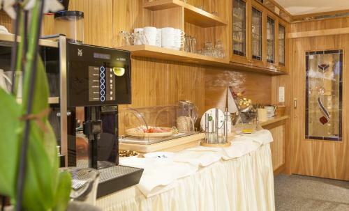 Hostal Hotel Garni Sch�nblick