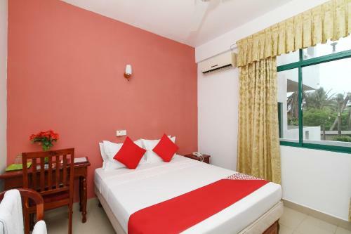 Night Station Hotel