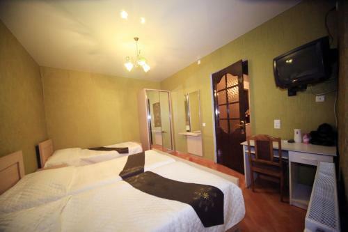 Hostal Edelveis Guest House