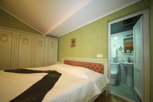 Hostal Edelveis Guest House