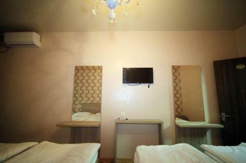 Hostal Edelveis Guest House