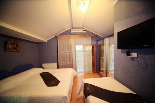 Hostal Edelveis Guest House