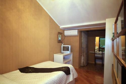 Hostal Edelveis Guest House