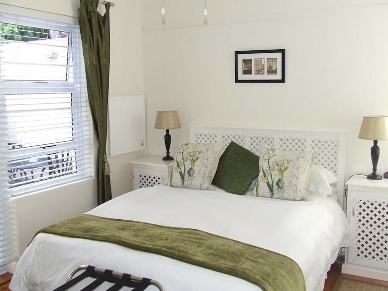 Hostal River Road Guest House