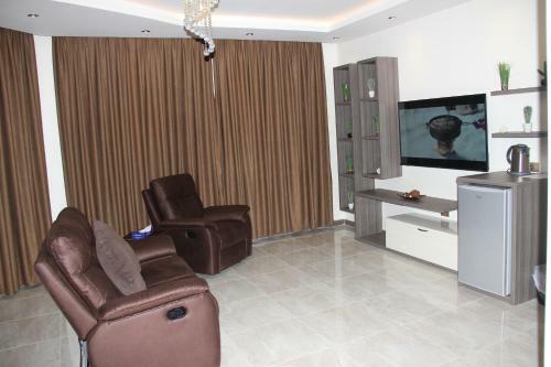 Seven Days Hotel