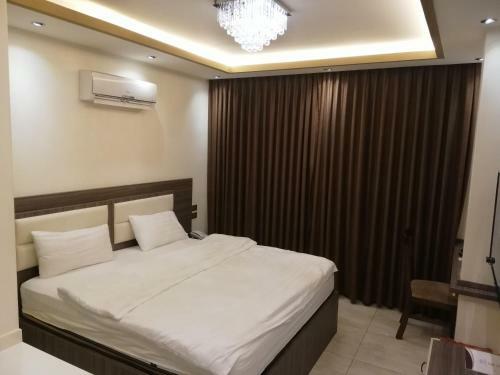 Seven Days Hotel