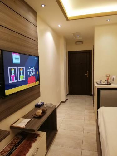 Seven Days Hotel