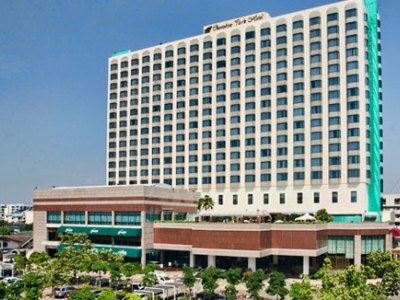 Chaophya Park Hotel