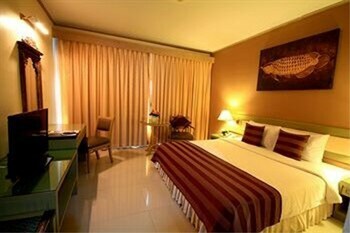 Pinnacle Lumpinee Hotel & Spa