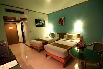 Pinnacle Lumpinee Hotel & Spa