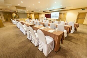 Pinnacle Lumpinee Hotel & Spa