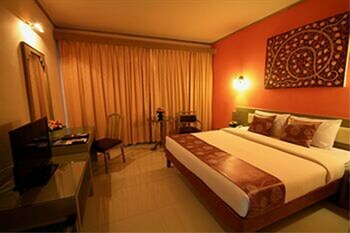 Pinnacle Lumpinee Hotel & Spa
