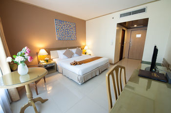 Pinnacle Lumpinee Hotel & Spa
