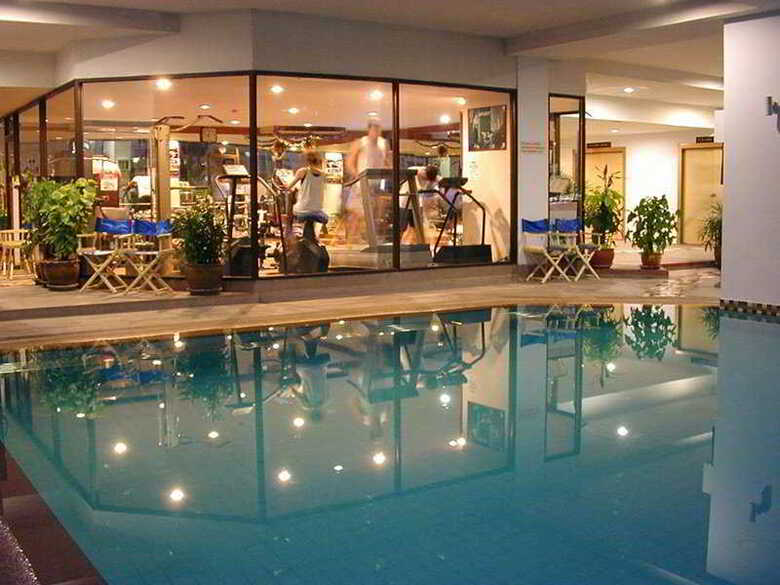 Tai-pan Hotel