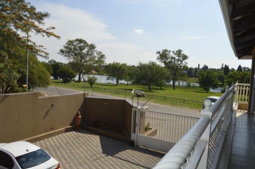 Hostal Lakeview Guest House