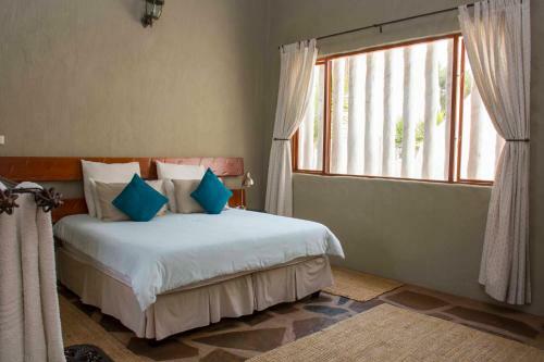 Hostal By Bush Telegraph Lodge