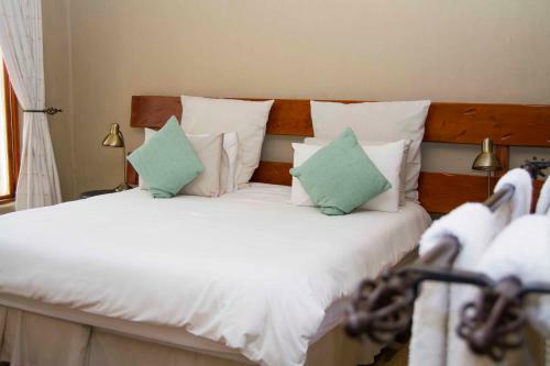 Hostal By Bush Telegraph Lodge