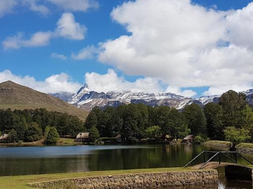 Hotel Lake Naverone Holiday Cottages