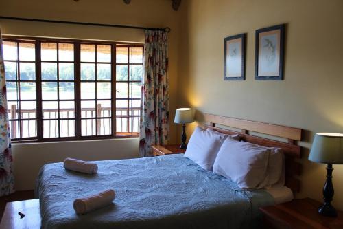 Hotel Lake Naverone Holiday Cottages