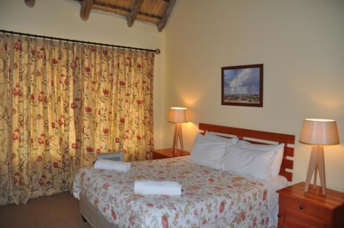 Hotel Lake Naverone Holiday Cottages