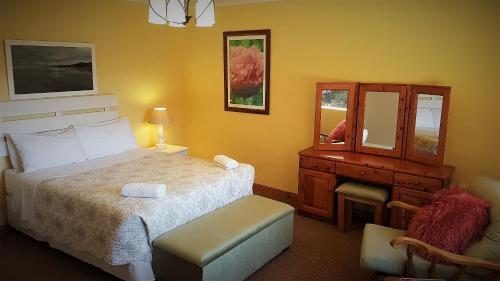 Hotel Lake Naverone Holiday Cottages