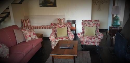 Hotel Lake Naverone Holiday Cottages