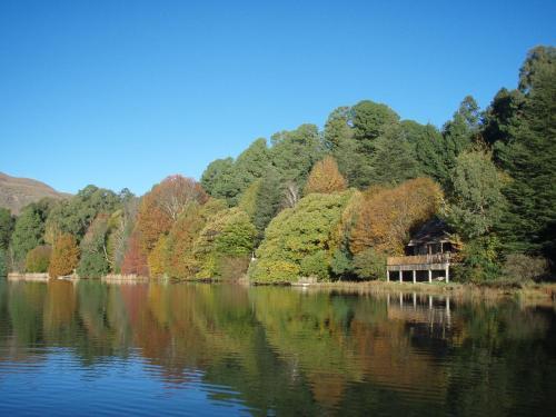 Hotel Lake Naverone Holiday Cottages