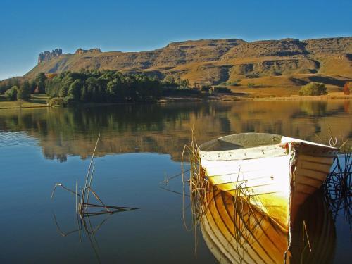 Hotel Lake Naverone Holiday Cottages