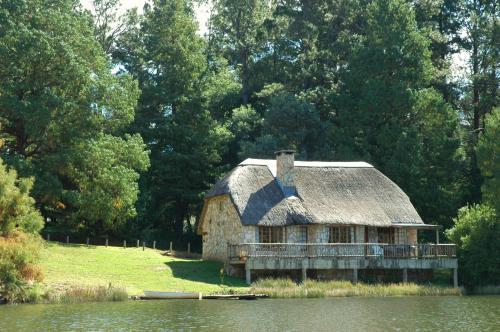 Hotel Lake Naverone Holiday Cottages