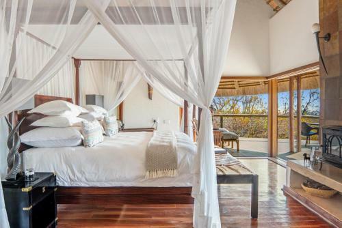 Royal Madikwe Luxury Safari Lodge