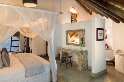 Royal Madikwe Luxury Safari Lodge
