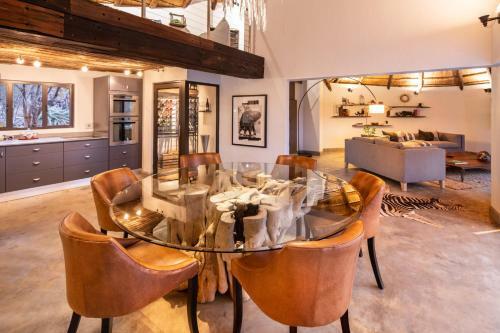 Royal Madikwe Luxury Safari Lodge