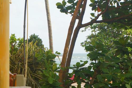 Hotel Thaprobane Beach House
