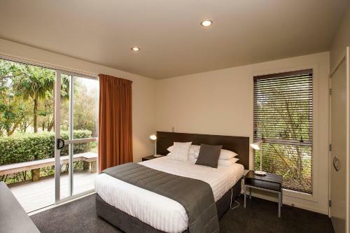 The Claremont Motel