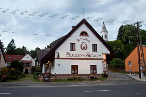 Hostal St.michael Panzi� Lovaspark