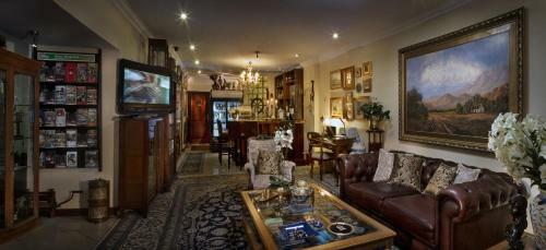 Hostal The Oasis Signature Hotel