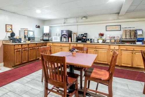 Hotel Econo Lodge Inn & Suites Tilton