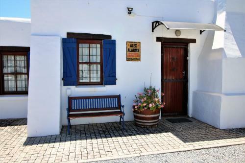 Hostal Baywatch Guest House