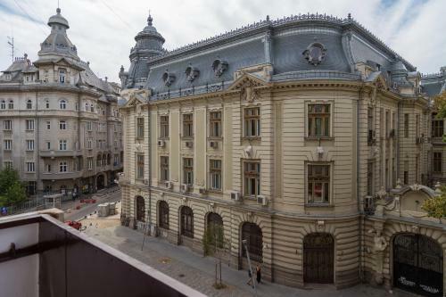 Sunny Old Town Apartments