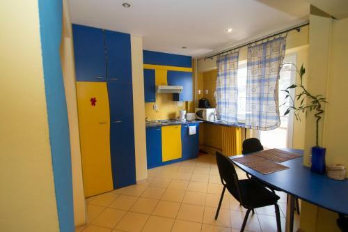 Sunny Old Town Apartments
