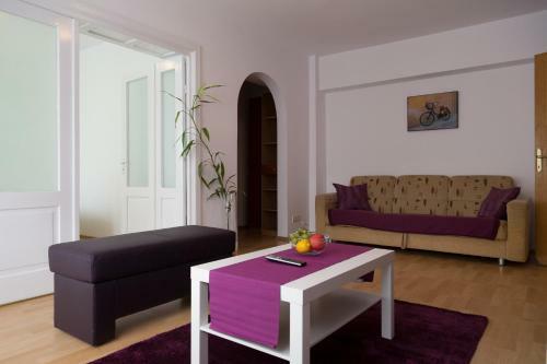 Sunny Old Town Apartments
