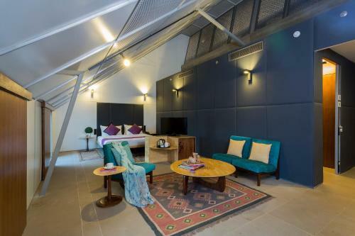 Mana Hotels