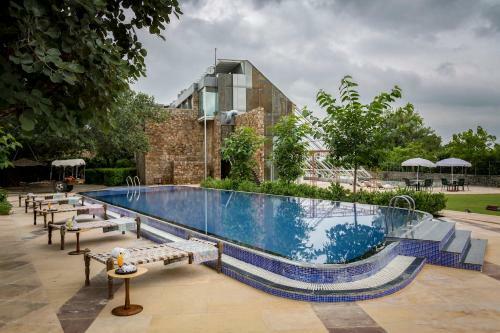 Mana Hotels