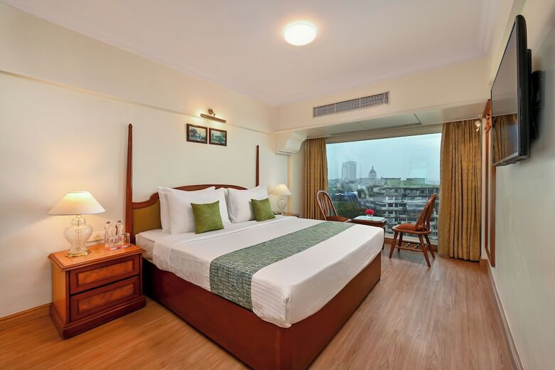 Hotel Fariyas
